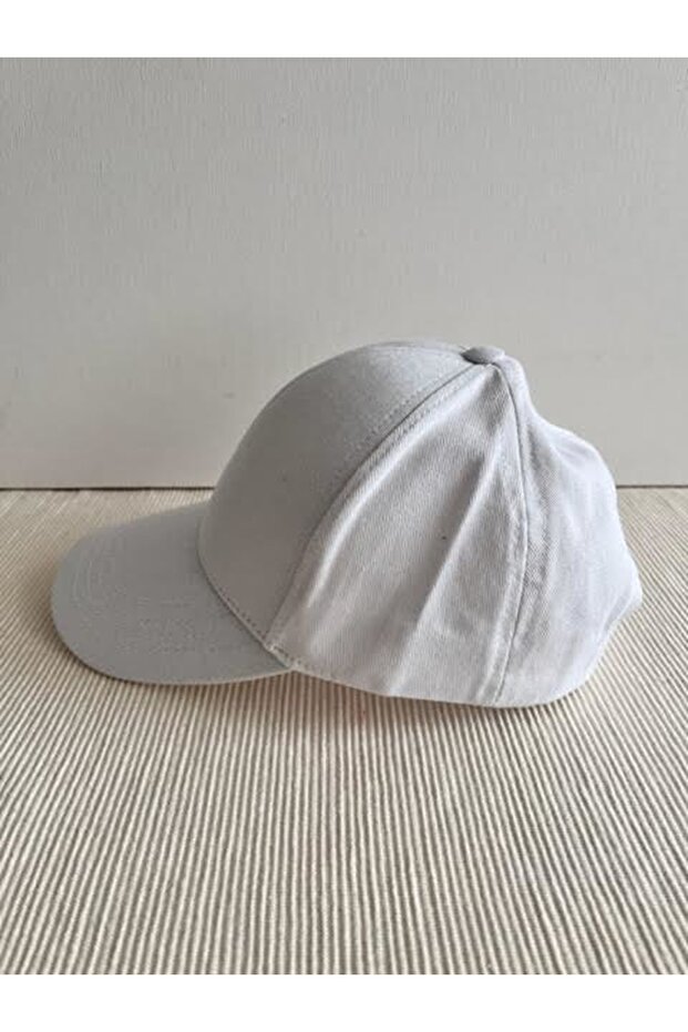 قبعة بيضاء أساسية بلون سادة قابلة للتعديل للجنسين - 7