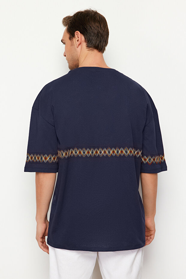 Lacivert Oversize/Geniş Kesim İşlemeli %100 Pamuk T-Shirt TMNSS21TS1889 - 2