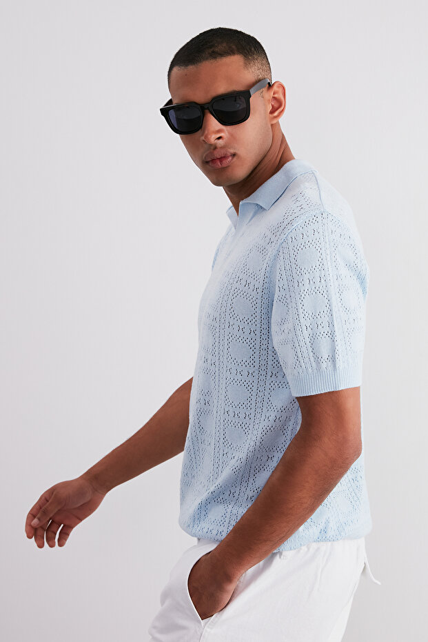 Limitowana edycja jasnoniebieskiej, regularnej, bawełnianej, ażurowej dzianiny polo z kołnierzykiem Tmnss24Po00007 - 3