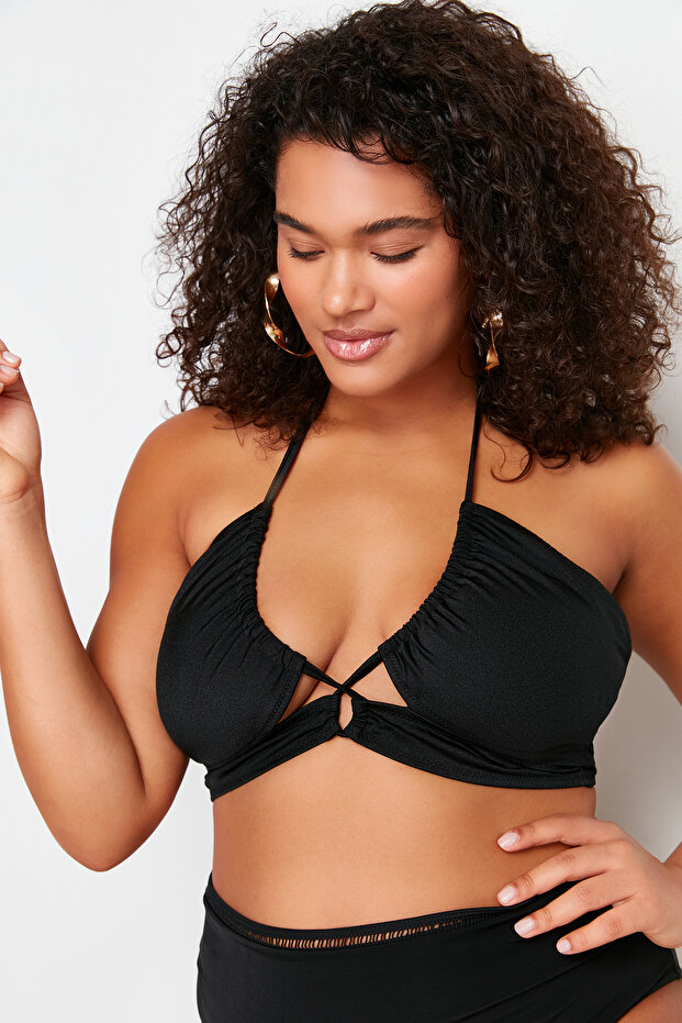 Siyah Boyundan Bağlama Detaylı Büyük Beden Bikini Üstü TBBSS24CT00000 - 1