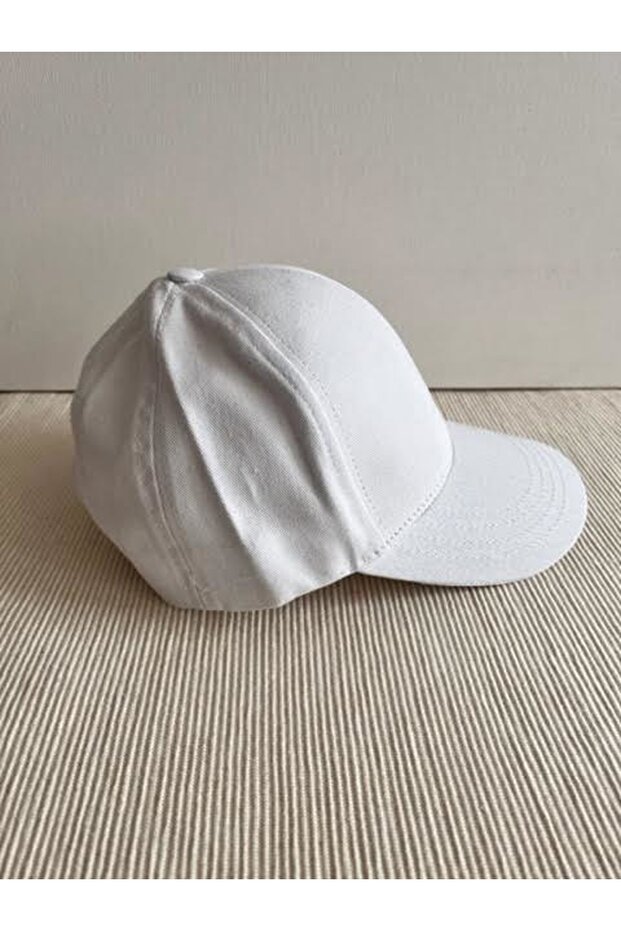 قبعة بيضاء أساسية بلون سادة قابلة للتعديل للجنسين - 6