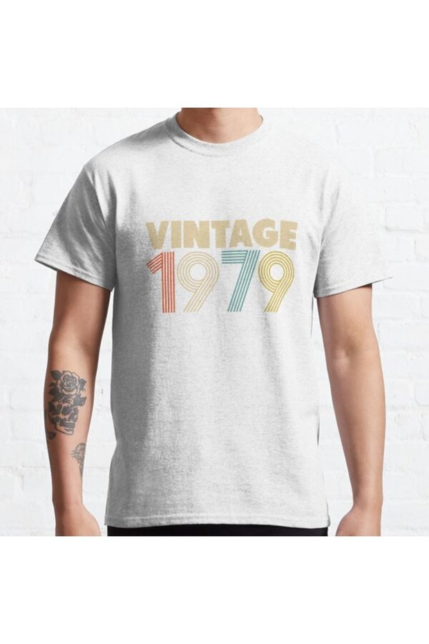 Loose Fit Unisex Vintage 1979 39th Birthday Design Printed T-shirt
