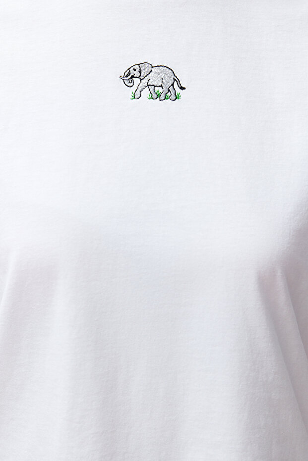 Beyaz %100 Pamuk Nakışlı Regular/Normal Kalıp Örme T-Shirt TWOSS24TS00160 - 5
