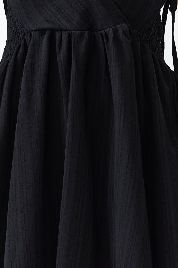 Siyah Mini Dokuma Cut Out Detaylı Keten karışımlı Plaj Elbisesi TBESS24EL00075 - 3