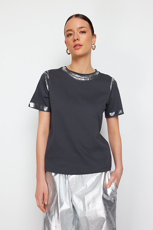 Antrasit Varaklı Loose/Rahat Kalıp Örme T-Shirt TWOSS24TS00073 - 2
