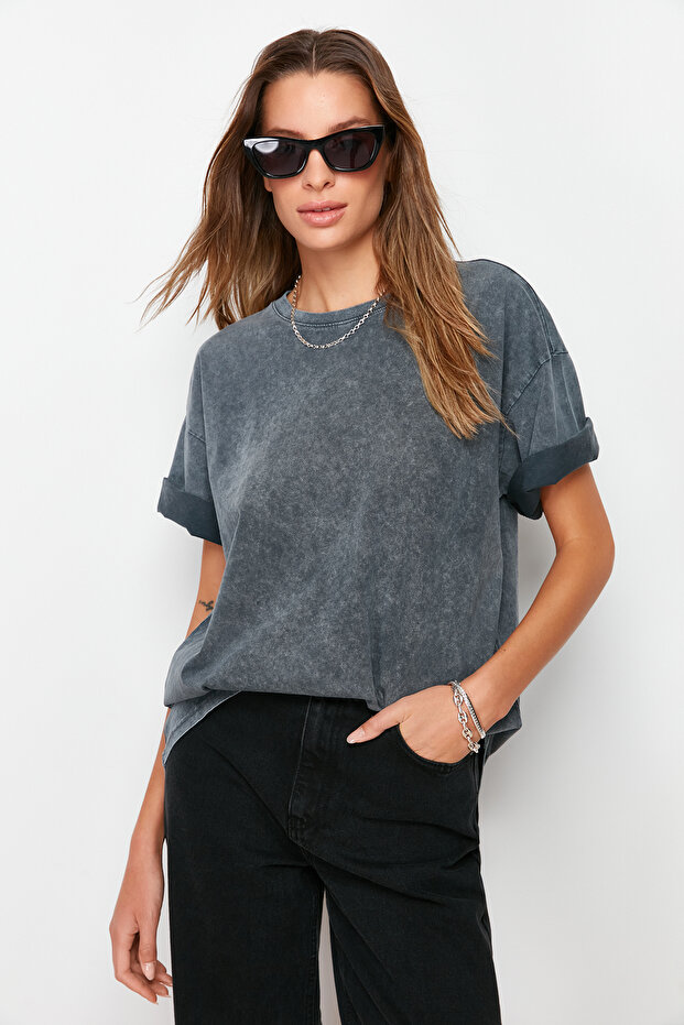Antrasit %100 Kalın Pamuklu Soluk Efektli Sırt Baskılı Boyfriend Örme T-Shirt TWOSS23TS00109 - 1