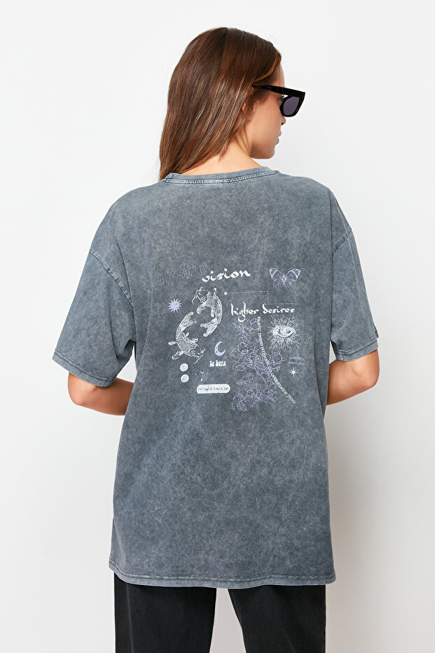 Antrasit %100 Kalın Pamuklu Soluk Efektli Sırt Baskılı Boyfriend Örme T-Shirt TWOSS23TS00109 - 7