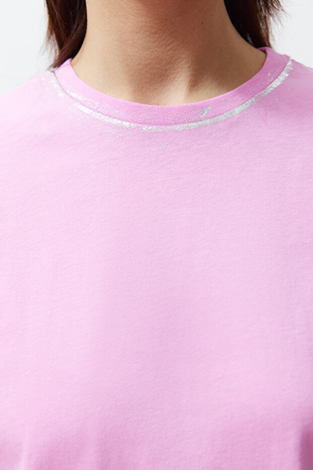 Pembe Varaklı Loose/Rahat Kalıp Örme T-Shirt TWOSS24TS00073 - 5
