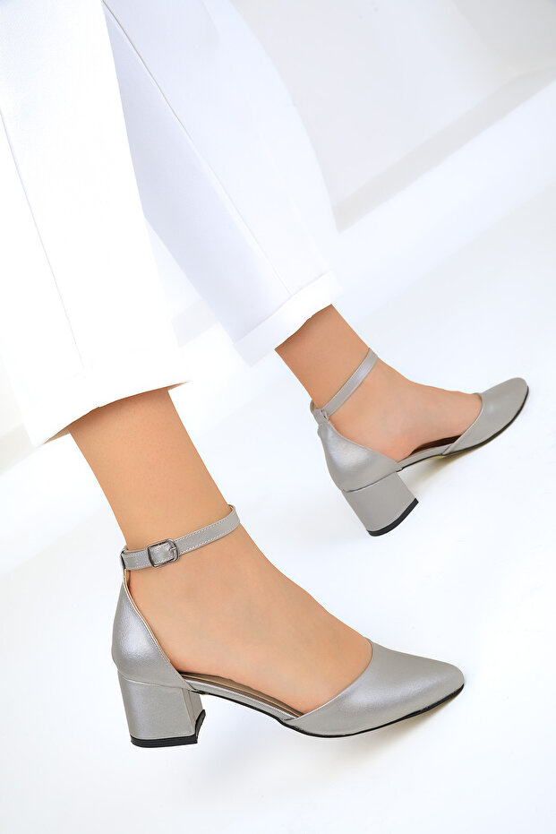 Szare damskie klasyczne buty na obcasie 18971 - 5