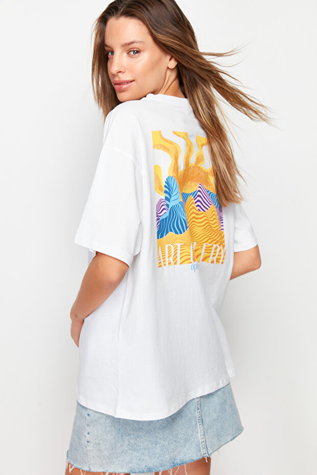 Beyaz %100 Pamuk Ön ve Arka Baskılı Boyfriend Fit Bisiklet Yaka Örme T-Shirt TWOSS23TS00057 - 1