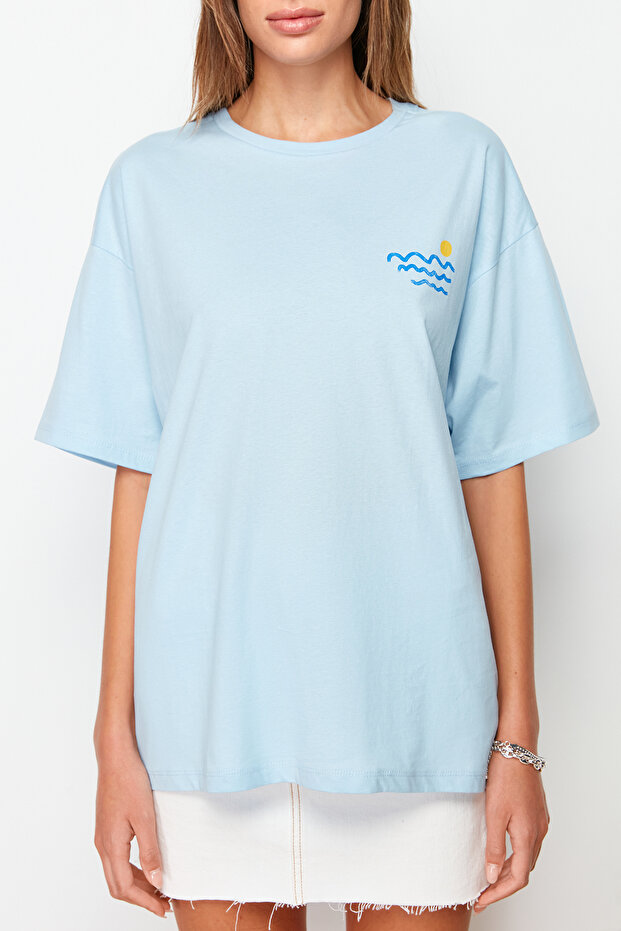 Açık/Bebe Mavi %100 Pamuk Sırt ve Göğüs Baskılı Boyfriend Örme T-Shirt TWOSS23TS00058 - 4