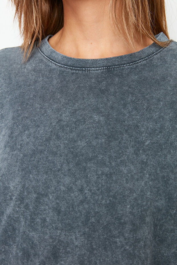 Antrasit %100 Kalın Pamuklu Soluk Efektli Sırt Baskılı Boyfriend Örme T-Shirt TWOSS23TS00109 - 6
