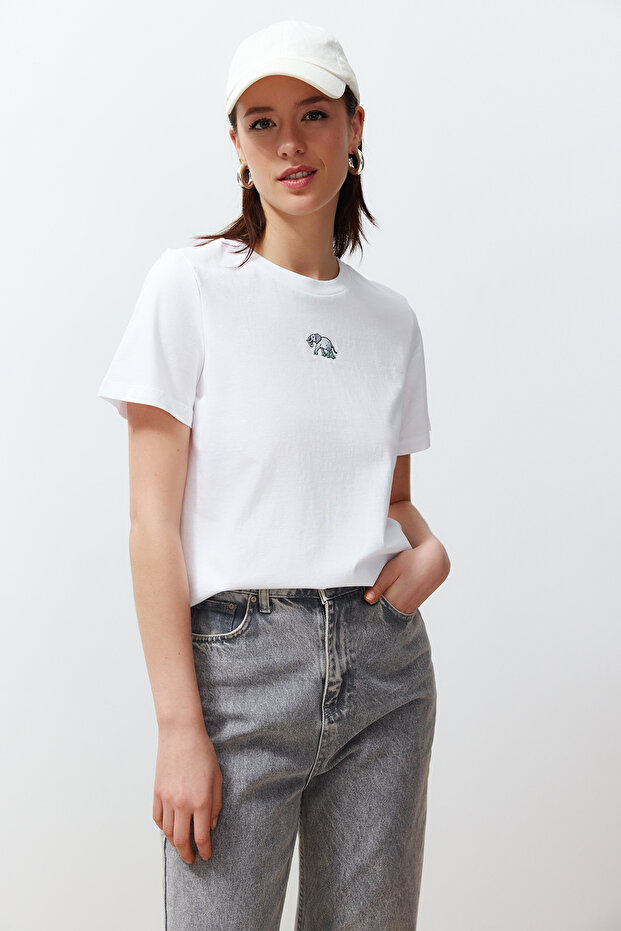 Beyaz %100 Pamuk Nakışlı Regular/Normal Kalıp Örme T-Shirt TWOSS24TS00160 - 1