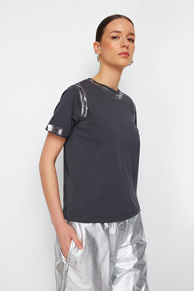 Antrasit Varaklı Loose/Rahat Kalıp Örme T-Shirt TWOSS24TS00073 - 3