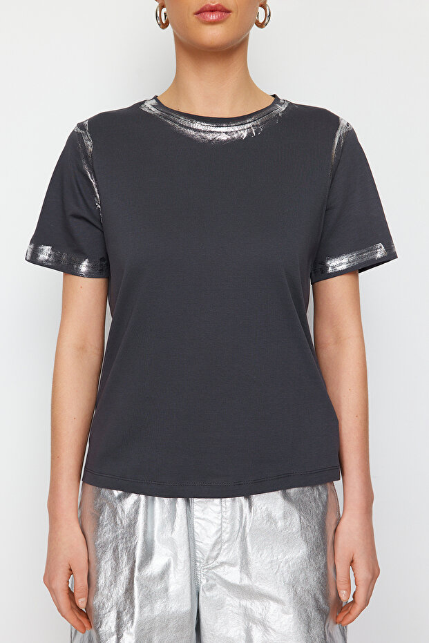 Antrasit Varaklı Loose/Rahat Kalıp Örme T-Shirt TWOSS24TS00073 - 4