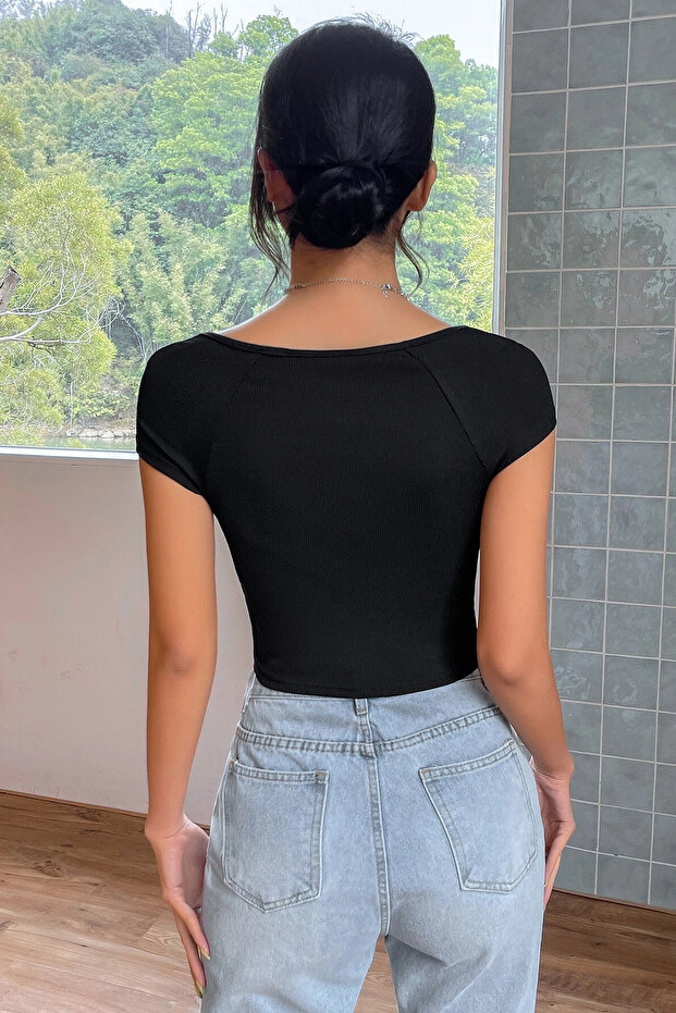 Kadın Siyah Kare Yaka Yarım Kol Göğüs Dekolteli Crop Top Bluz - 2