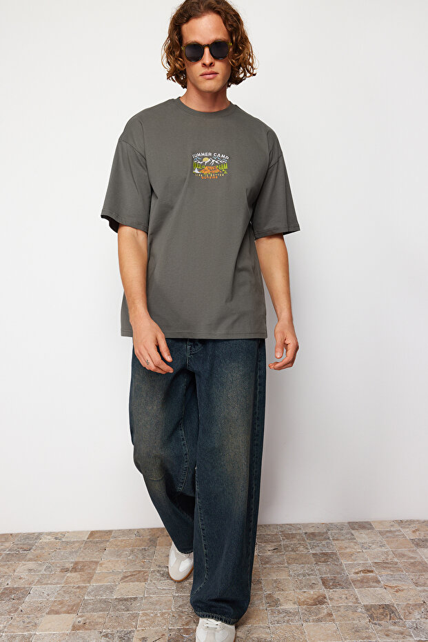 Antrasit Oversize/Geniş Kesim Kısa Kol Manzara Nakışlı %100 Pamuklu T-Shirt TMNSS23TS00243 - 4