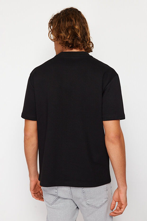 Siyah Oversize/Geniş Kesim Kabarık Yazı Baskılı Kısa Kollu Tok Kumaşlı T-Shir TMNSS24TS00114 - 6