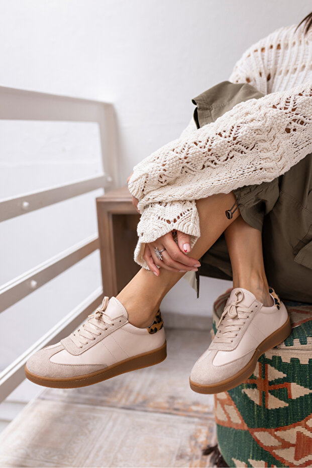 Stepy Women's Beige Leopard Garnished Sneakers