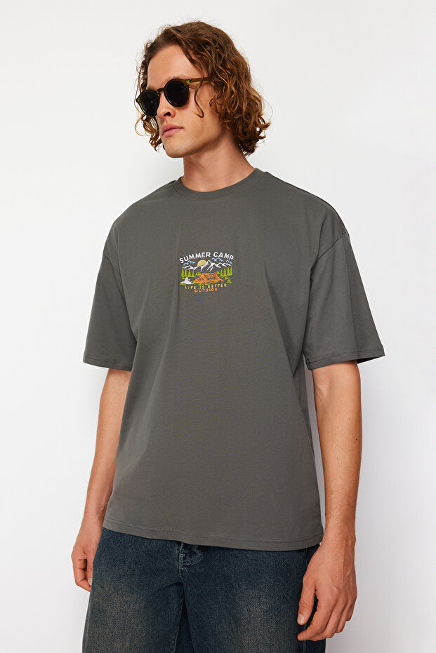 Antrasit Oversize/Geniş Kesim Kısa Kol Manzara Nakışlı %100 Pamuklu T-Shirt TMNSS23TS00243 - 1