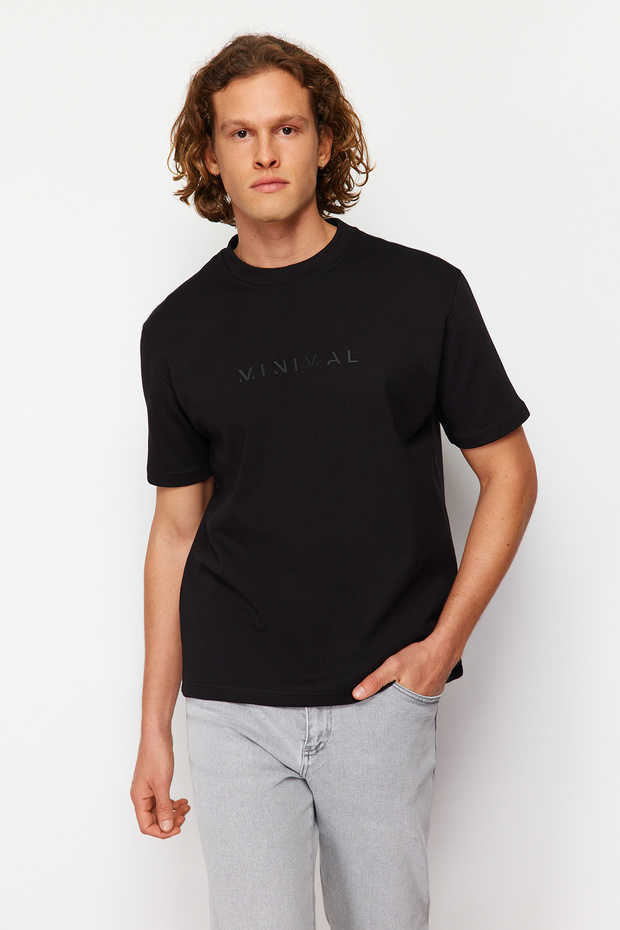 Siyah Oversize/Geniş Kesim Kabarık Yazı Baskılı Kısa Kollu Tok Kumaşlı T-Shir TMNSS24TS00114 - 1