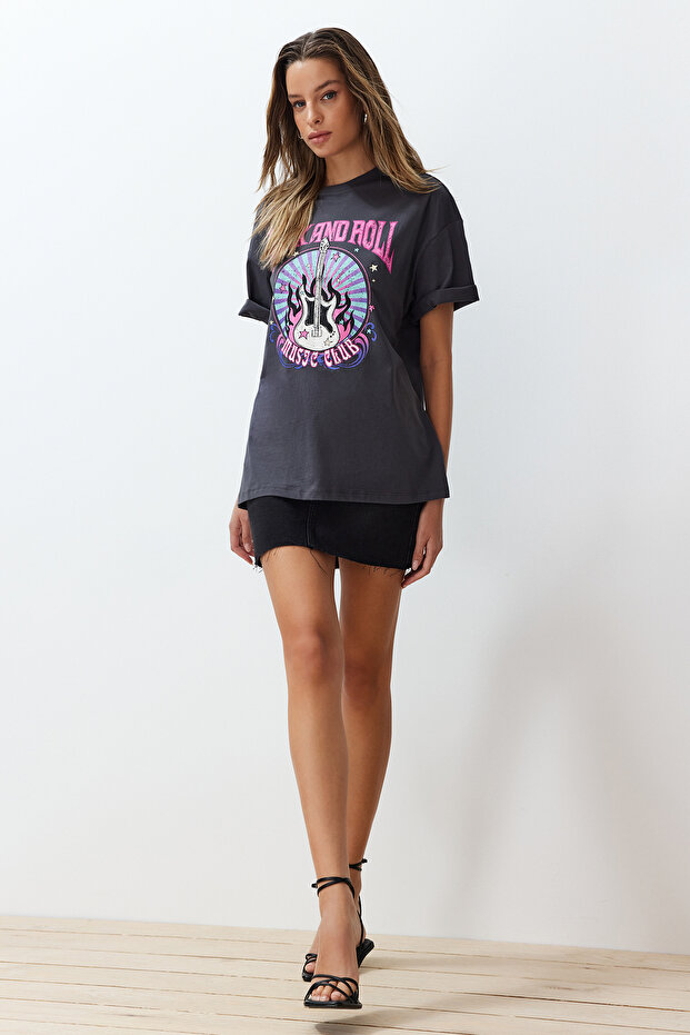 Antrasit %100 Pamuk Baskılı Oversize/Geniş Kalıp Bisiklet Yaka Örme T-Shirt TWOSS24TS00133 - 3