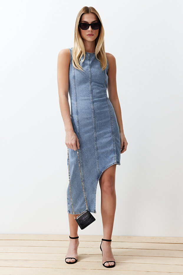 Açık Mavi Yırtmaçlı Asimetrik Midi Denim Elbise TWOSS24EL00645 - 3