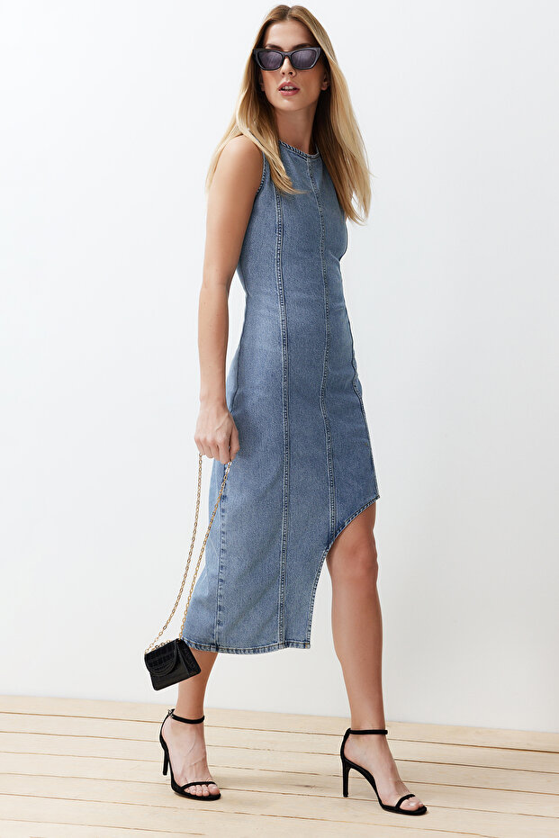 Açık Mavi Yırtmaçlı Asimetrik Midi Denim Elbise TWOSS24EL00645 - 1