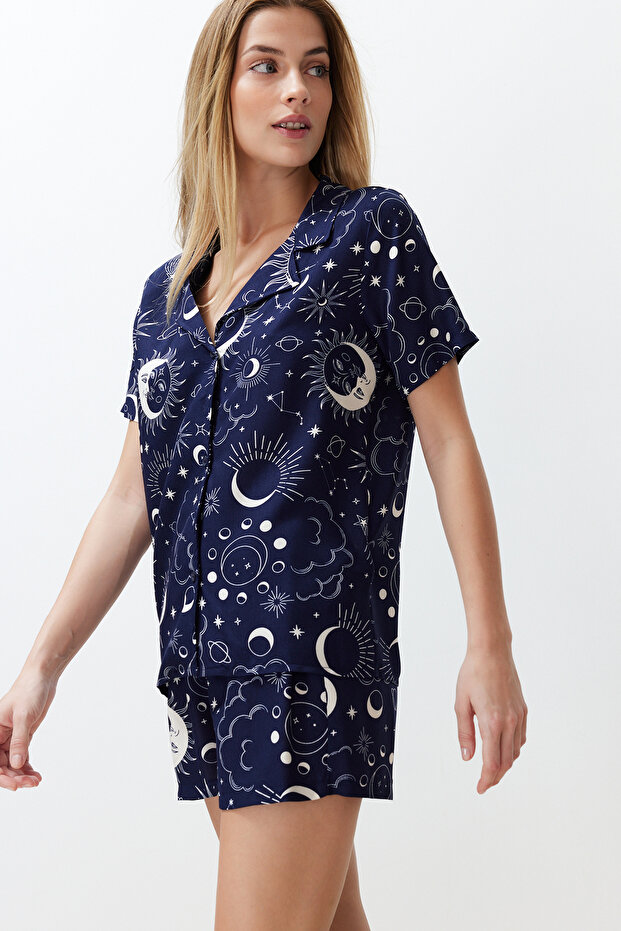 Набір піжам з віскозного тканого полотна з візерунком "Галактика" темно-синього кольору THMSS24PT00297 - 3