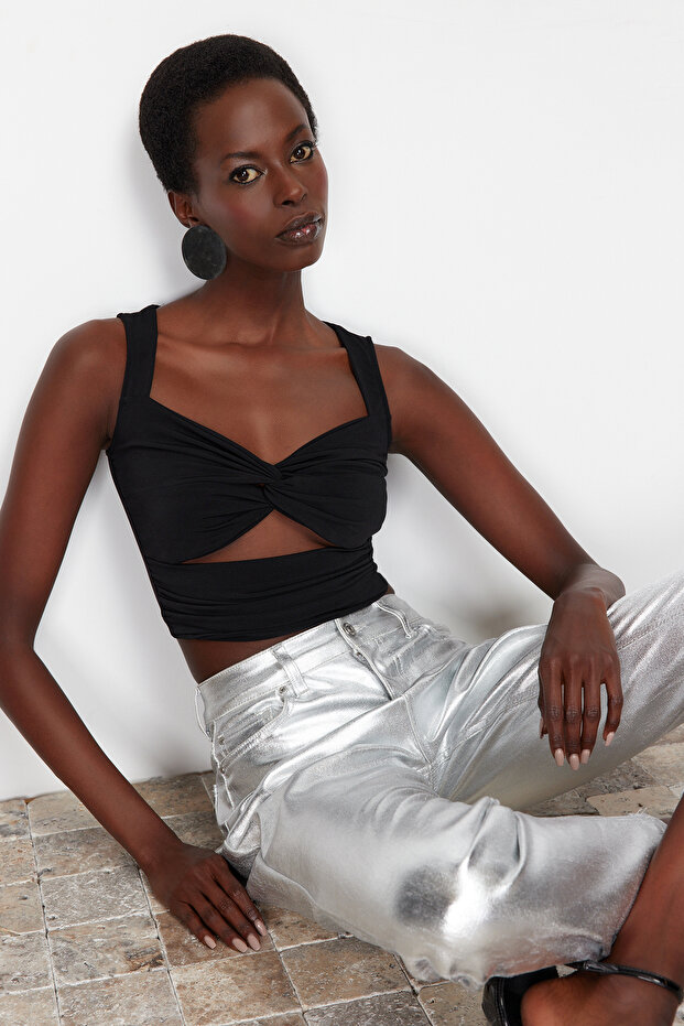 Siyah Crop Pencere/Cut Out Detaylı Örme Bluz TPRSS24BZ00029 - 3