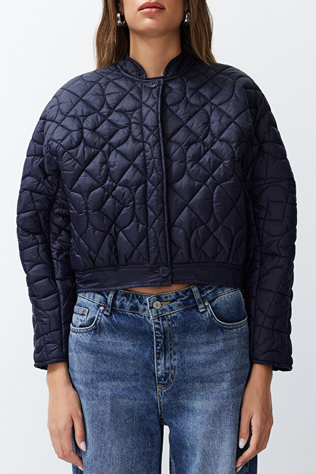 Oversize prošívaný kabát s geometrickým vzorem v námořnické modré - Twoss24Mo00000 - 5