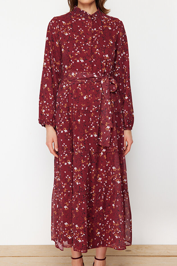 Burgunderrotes Kleid aus gewebtem Chiffon mit Blumenmuster, Gürtel und Stehkragen und Futter TCTSS21EL3346 - 4