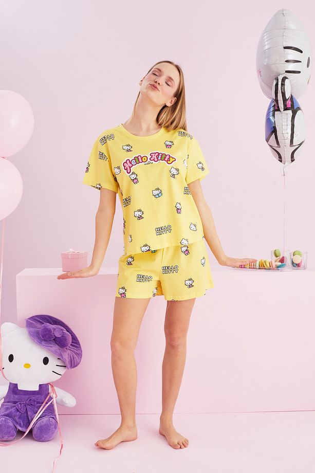 Hello Kitty Lisanslı %100 Pamuk Sarı Çok Renkli Bisklet Yaka Şort Pijama Takım - 2