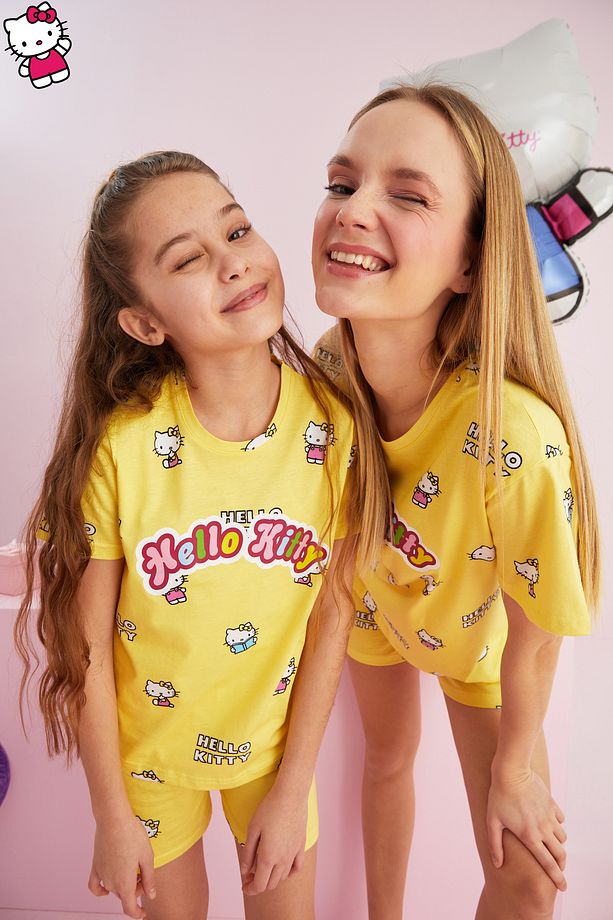 Hello Kitty Lisanslı %100 Pamuk Sarı Çok Renkli Bisklet Yaka Şort Pijama Takım - 1