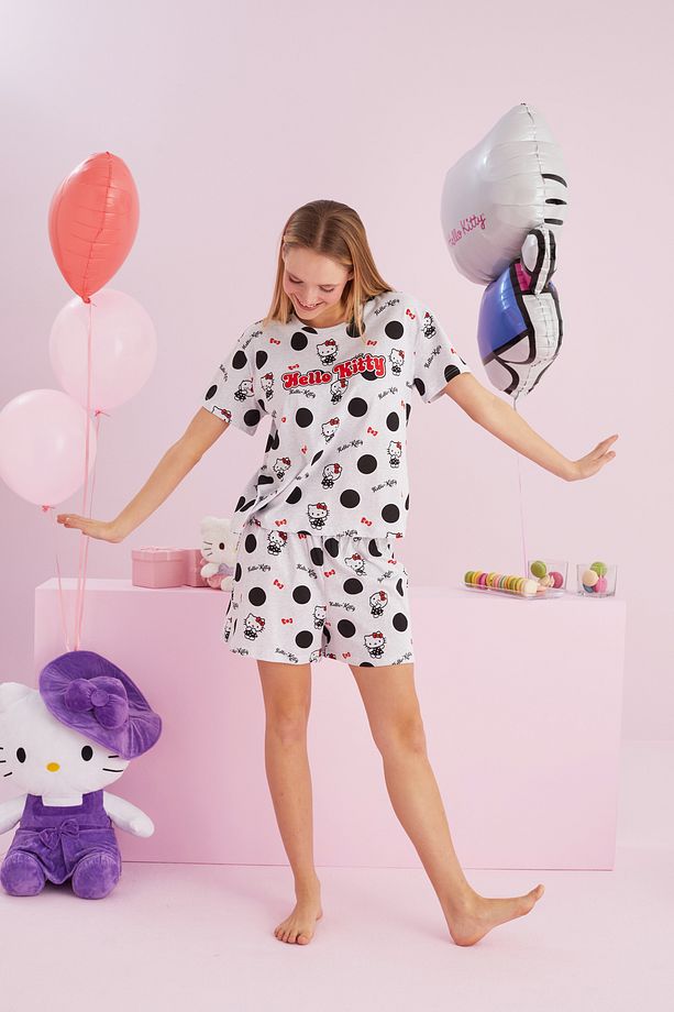 Hello Kitty Lisanslı %100 Pamuk Gri Çok Renkli Bisklet Yaka Şort Pijama Takım - 2
