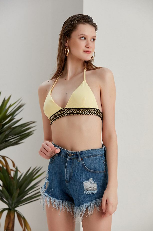 Kadın Sarı Kurdele Nakış Detaylı Crop Rahat Kalıp Astarlı Şık Bikini Üstü - 4