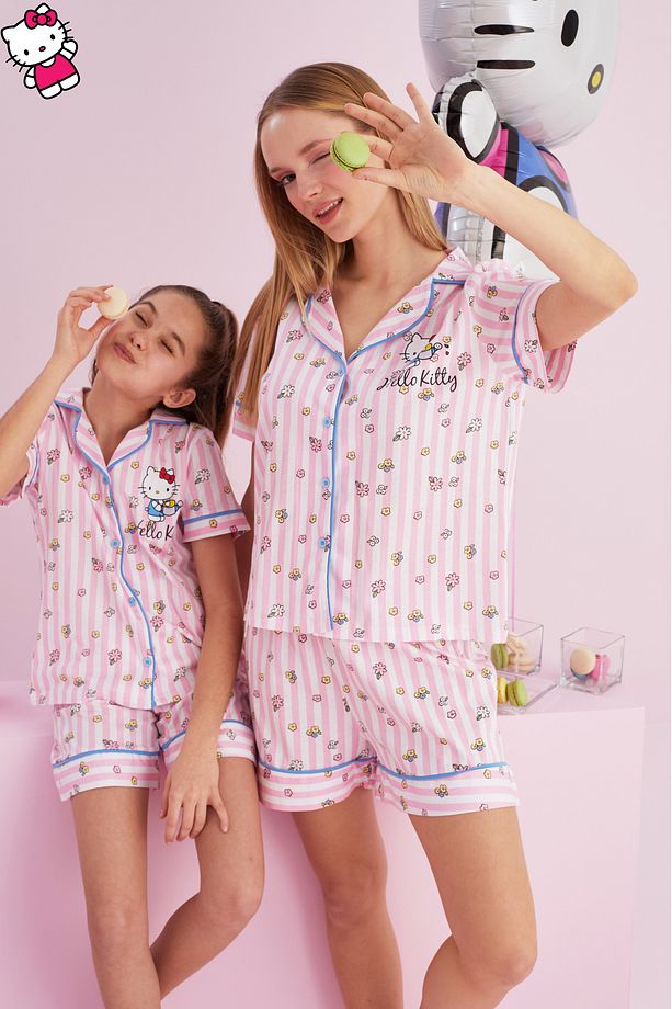 Hello Kitty Lisanslı %100 Pamuk Pembe Çok Renkli Düğmeli Biyeli Şort Pijama Takım - 1