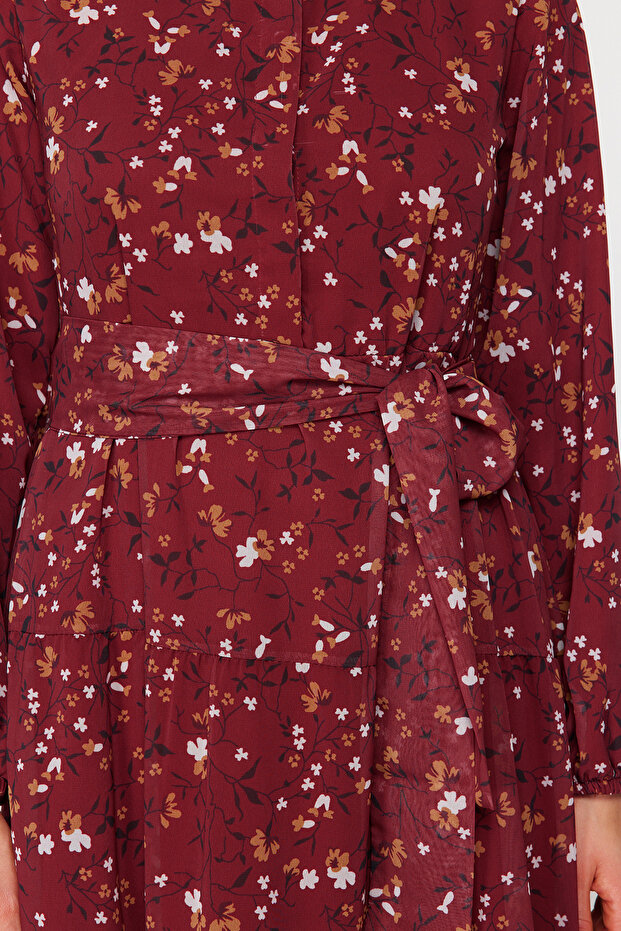 Burgunderrotes Kleid aus gewebtem Chiffon mit Blumenmuster, Gürtel und Stehkragen und Futter TCTSS21EL3346 - 5