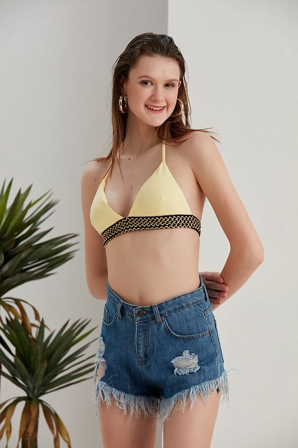 Kadın Sarı Kurdele Nakış Detaylı Crop Rahat Kalıp Astarlı Şık Bikini Üstü - 7