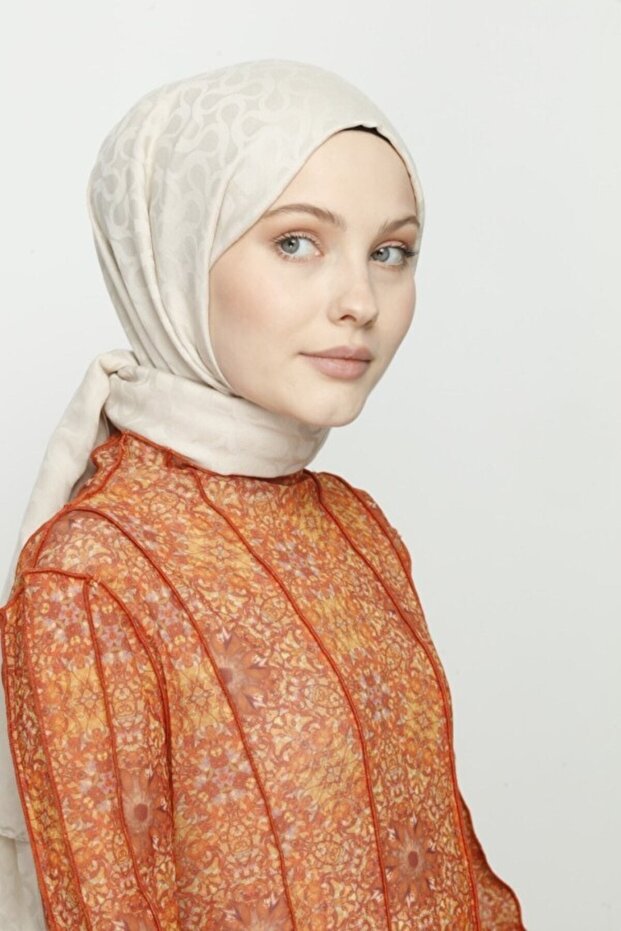 Ivory Bloom Pattern Shawl - 2