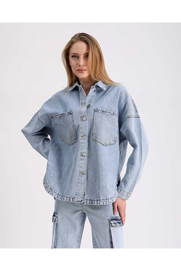 سترة دينم كبيرة الحجم مطرزة بالألماس بنمط عرقي على الظهر - 6