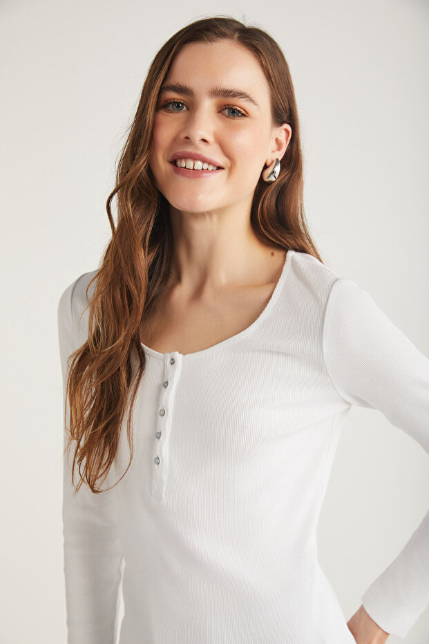 Zazana Women's Corduroy Look Full Wrap-Around Body Deep Round Neck Buttoned White Blouse