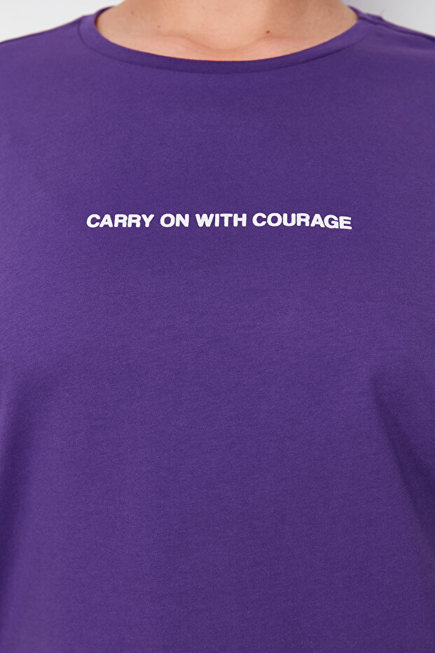 Mor Relaxed Fit Slogan Baskılı Bisiklet Yaka %100 Pamuk Örme Büyük Beden T-Shirt TBBSS23BF00022 - 5