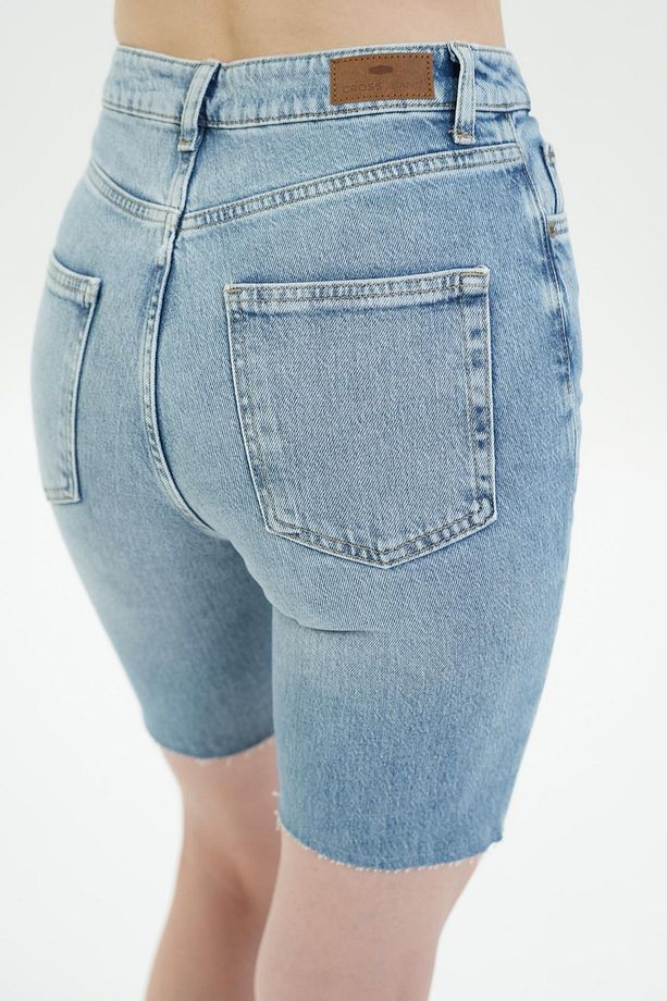 Açık Mavi Çapraz Kemerli Patı Fermuarlı Bermuda Jean Şort C 4534-092 - 5