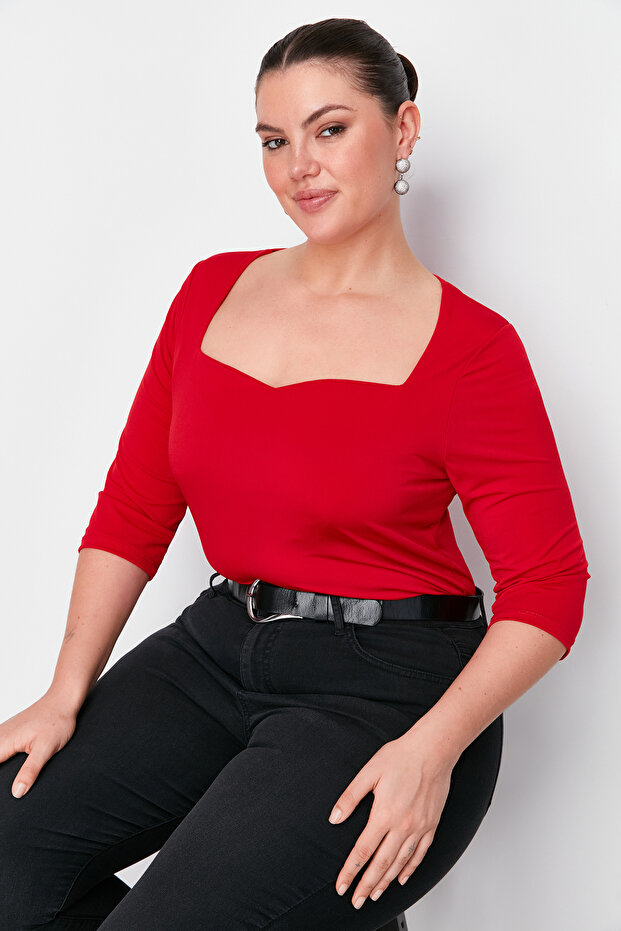 Kırmızı Kalp Yaka Vücuda Oturan Örme Bluz TBBSS24AF00089 - 1