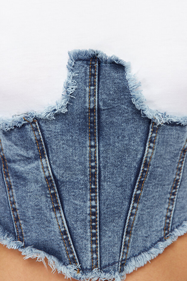 Beyaz Denim Detaylı Crop Vatkalı Örme Bluz TWOSS24BZ00578 - 5