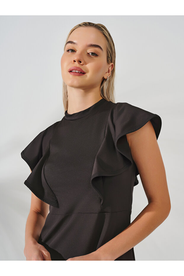 Semi-Covered Swimsuit with Zero Sleeve and Lapis Flywheel Detail