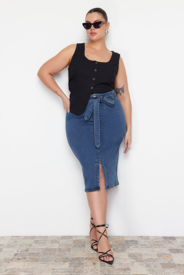 Açık Mavi Kuşaklı Yüksek Bel Yırtmaçlı Denim Etek TBBSS23AZ00017 - 2