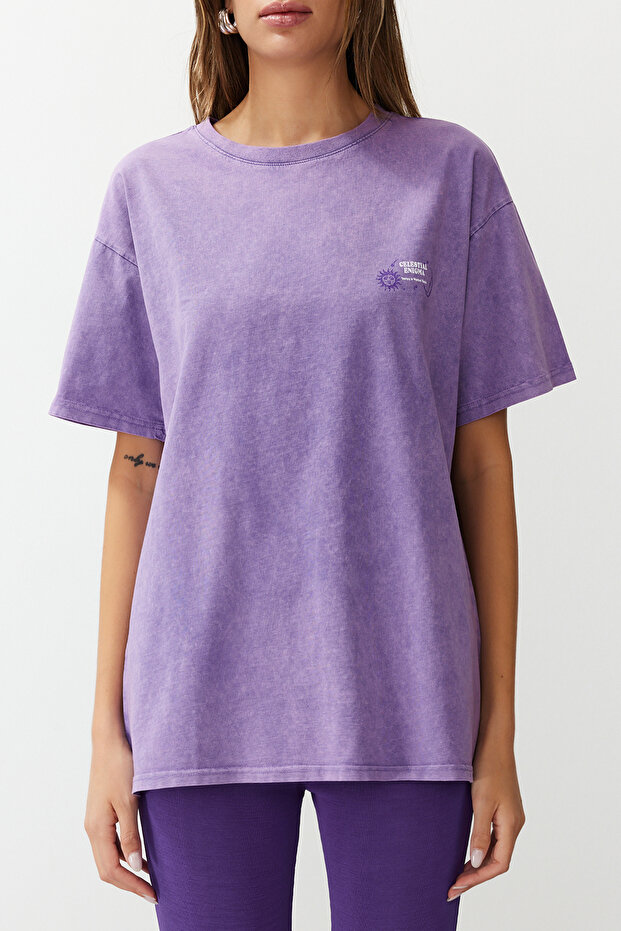 Lila Oversize Kalıp Yıkamalı Slogan ve Sırt Baskılı %100 Kalın Pamuklu Örme T-Shirt TWOSS24TS00200 - 5