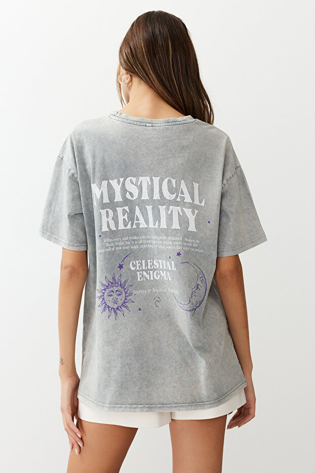 Açık Gri Kalın Pamuklu Slogan Baskılı Yıkamalı Oversize Kalıp Örme T-Shirt TWOSS24TS00200 - 6